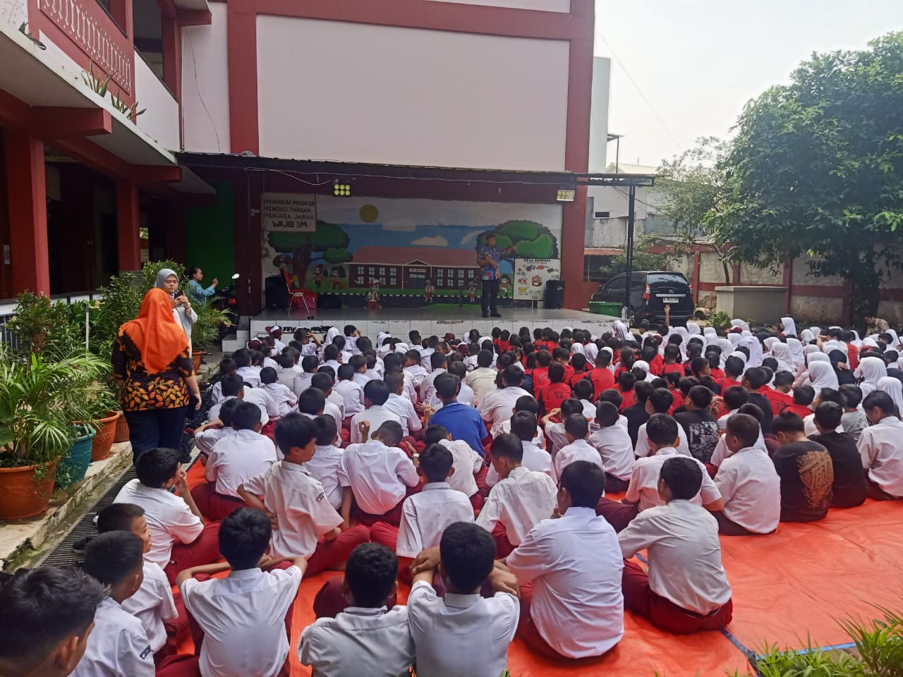 Wisata LiterAsyik Ke SDN Cipinang Besar Selatan 12